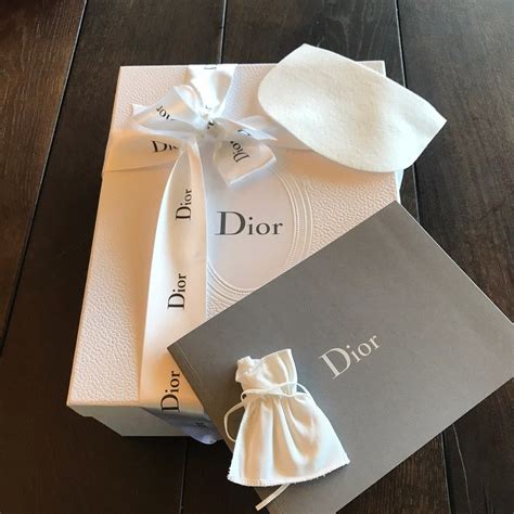 dior online shipping.